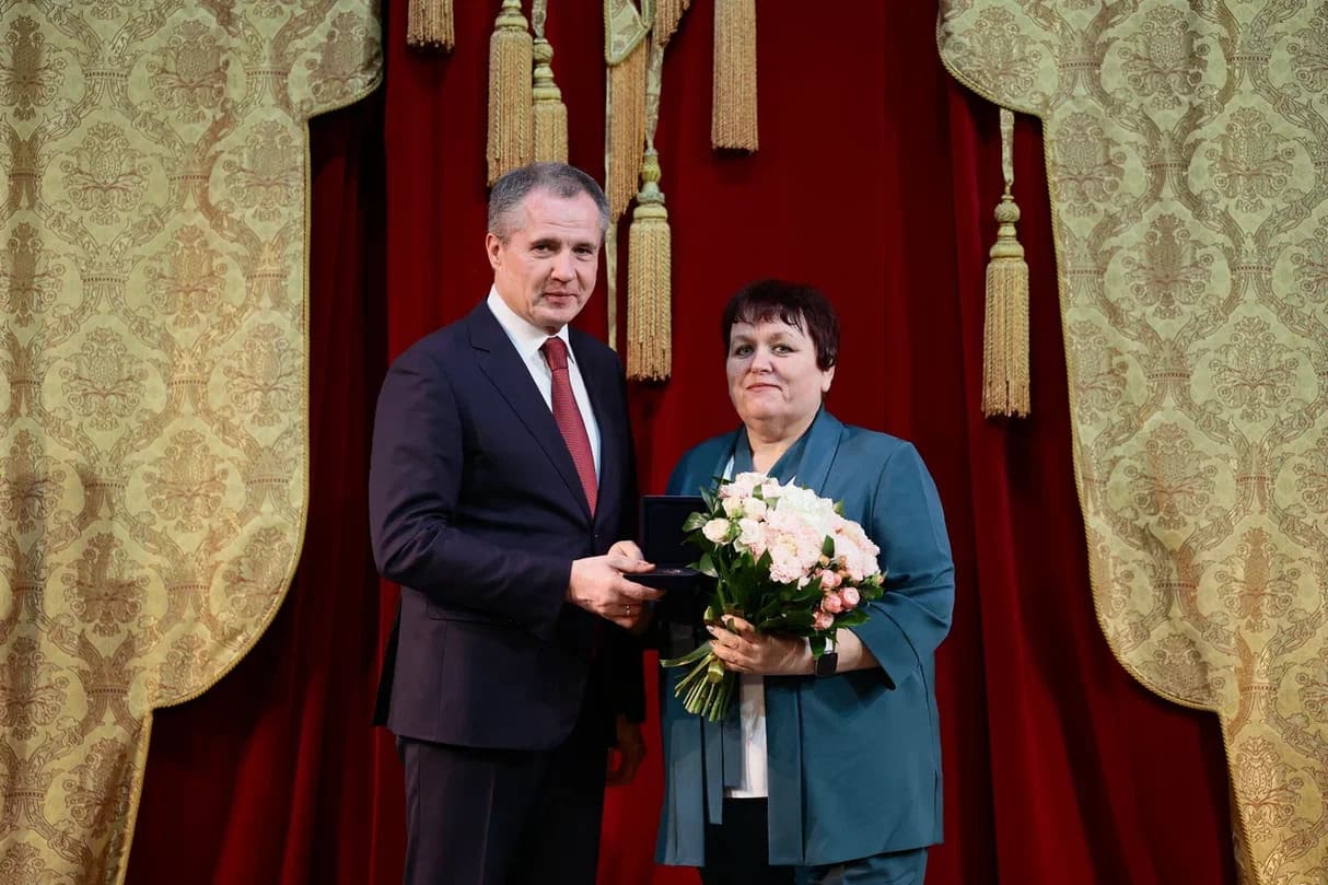 Алла Анатольевна Капустина, директор Чернянской детской библиотеки, удостоена почётного звания «Заслуженный работник культуры Белгородской области».