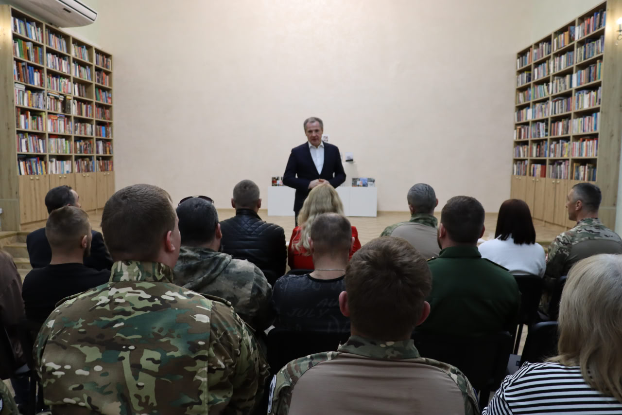 Губернатор Белгородской области Вячеслав Гладков встретился с ветеранами специальной военной операции Чернянского МО.