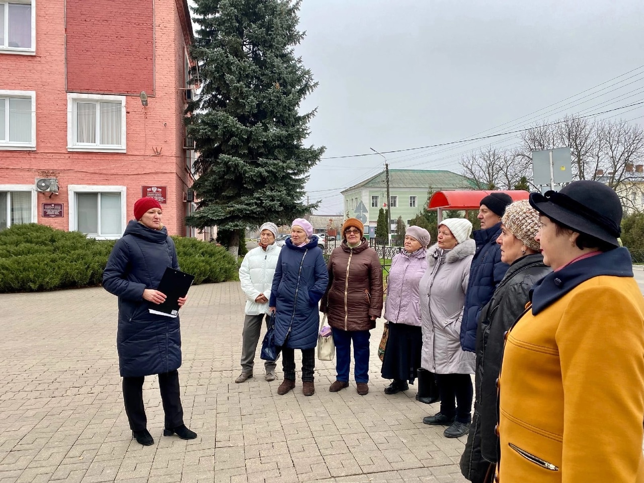Сегодня в Чернянке состоялась пешеходная экскурсия по посёлку.