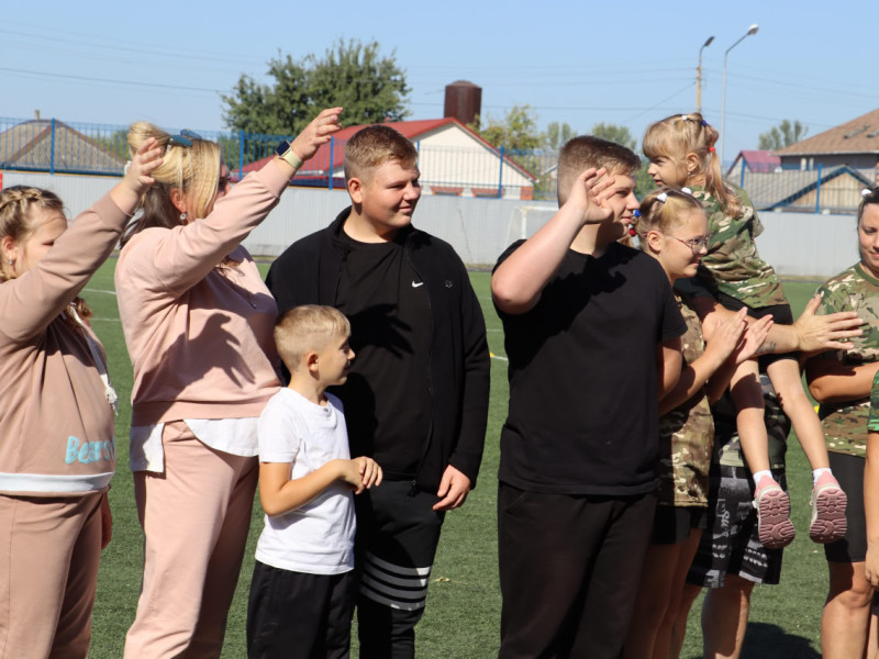 Районный фестиваль многодетных семей «Семейная команда» провели в Чернянском районе.