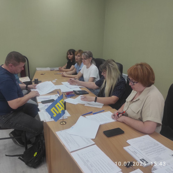 "Выборы депутатов: Чернянский избирком зарегистрировал списки кандидатов ЛДПР".